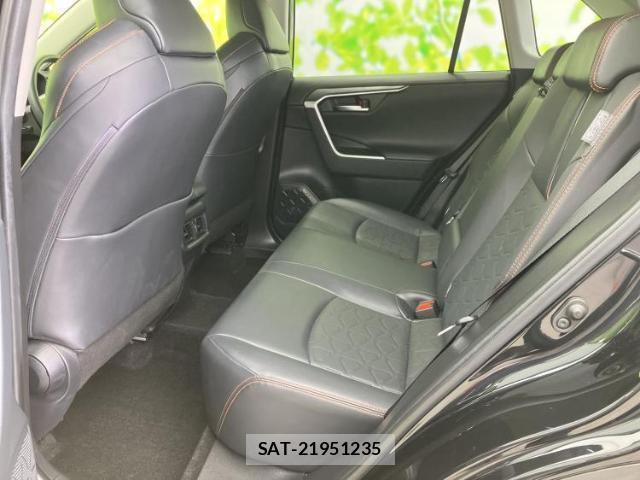 Toyota RAV4 2019-06 8374325-6
