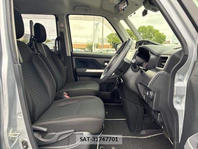 Toyota ROOMY 2023-08 8372561-3