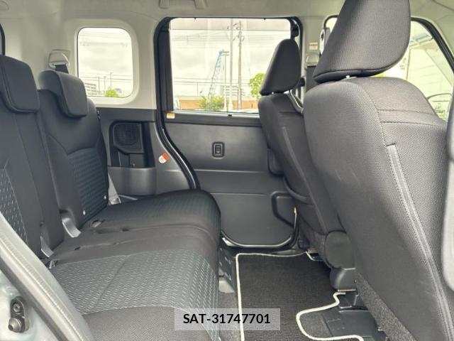 Toyota ROOMY 2023-08 8372561-4