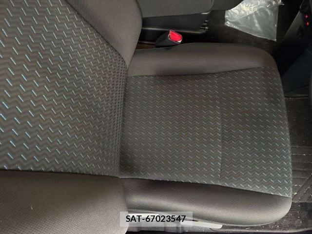 Toyota ROOMY 2021-07 8372829-5