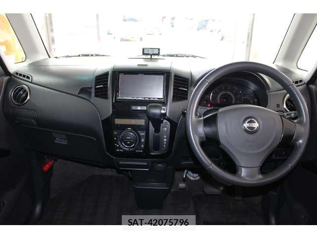 Nissan ROOX 2010-02 8373770-6