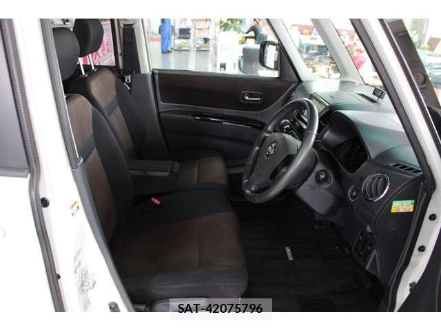 Nissan ROOX 2010-02 8373770-9