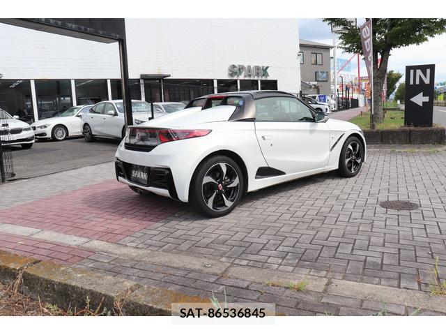 Honda S660 2016-09 8374354-11