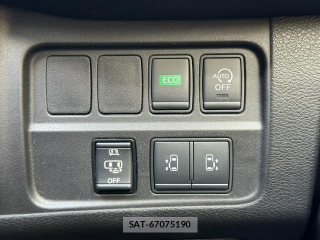 Nissan SERENA 2017-07 8372604-5