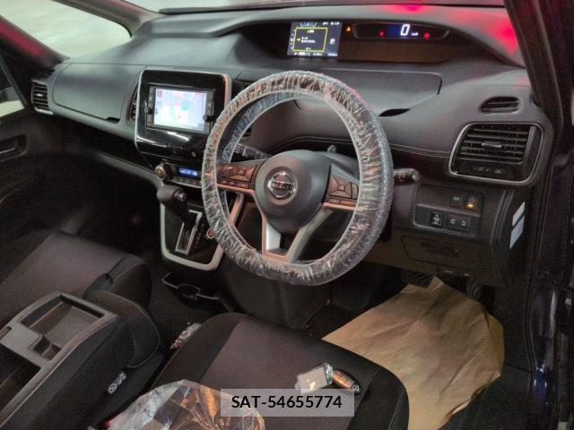 Nissan SERENA 2017-11 8372875-2