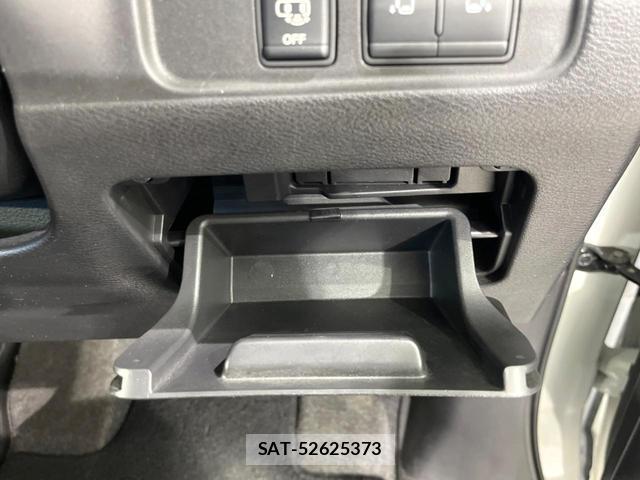 Nissan SERENA 2017-06 8372959-6