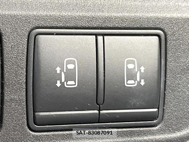 Nissan SERENA 2018-01 8372961-5
