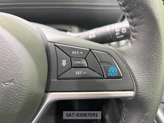 Nissan SERENA 2018-01 8372961-6
