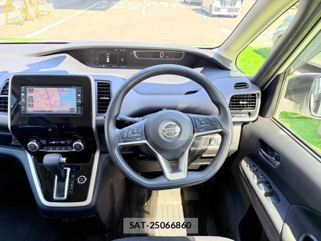 Nissan SERENA 2017-07 8373340-11