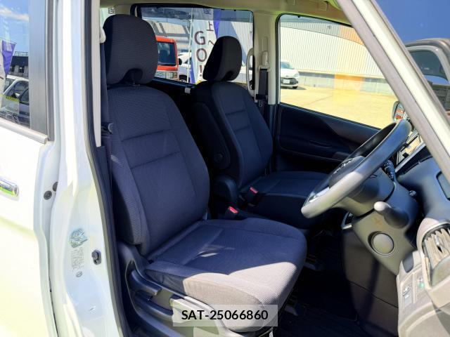 Nissan SERENA 2017-07 8373340-4
