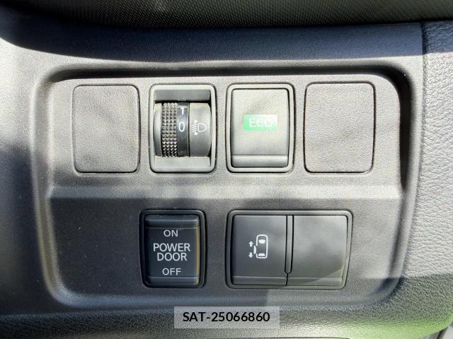 Nissan SERENA 2017-07 8373340-8
