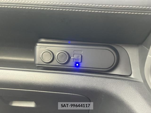 Nissan SERENA 2016-10 8373897-16