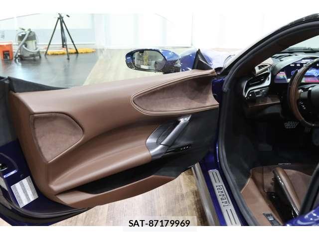 Ferrari SF90 Stradale 2021-09 8372559-15