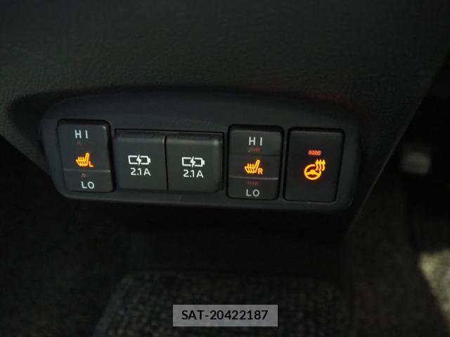 Toyota SIENTA 2022-03 8372564-15