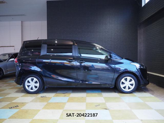 Toyota SIENTA 2022-03 8372564-3