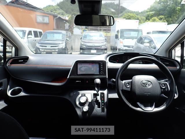 Toyota SIENTA 2017-03 8372566-2