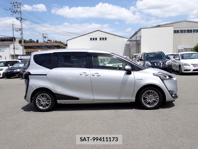 Toyota SIENTA 2017-03 8372566-3