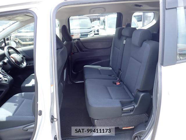 Toyota SIENTA 2017-03 8372566-6