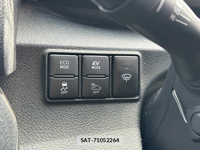 Toyota SIENTA 2018-05 8372581-8