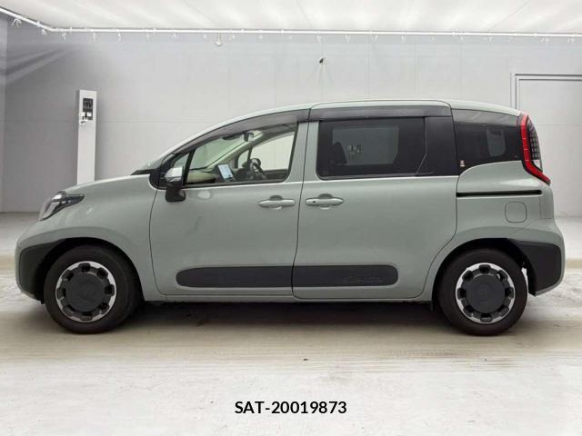 Toyota SIENTA 2024-11 8373068-11