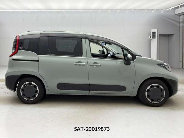 Toyota SIENTA 2024-11 8373068-12