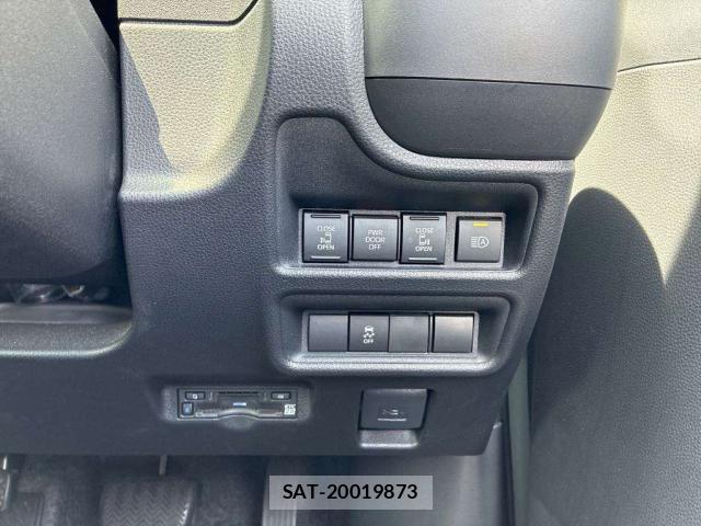 Toyota SIENTA 2024-11 8373068-3