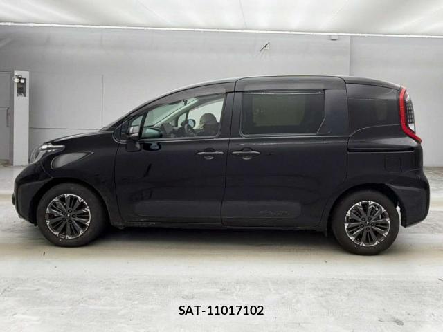 Toyota SIENTA 2022-09 8373095-9