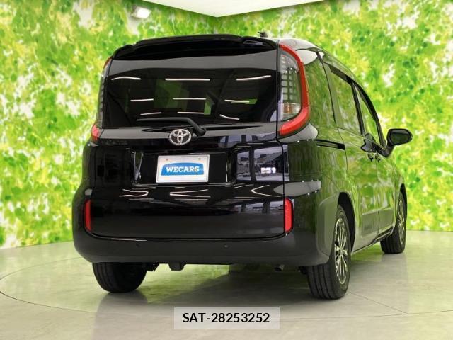 Toyota SIENTA 2023-08 8373154-2