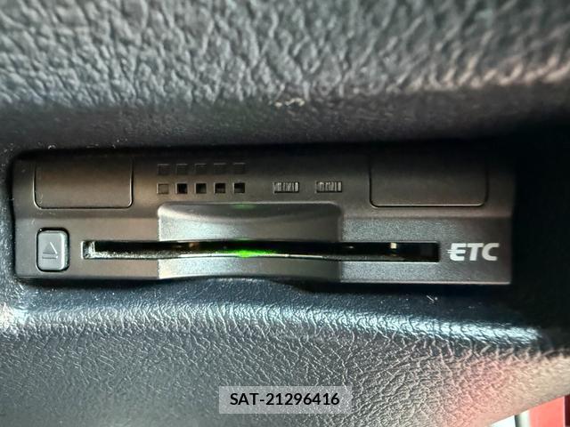 Toyota SIENTA 2015-11 8373695-13