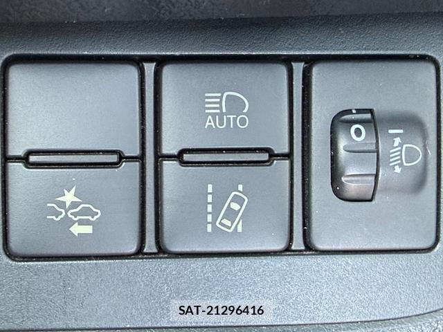 Toyota SIENTA 2015-11 8373695-9