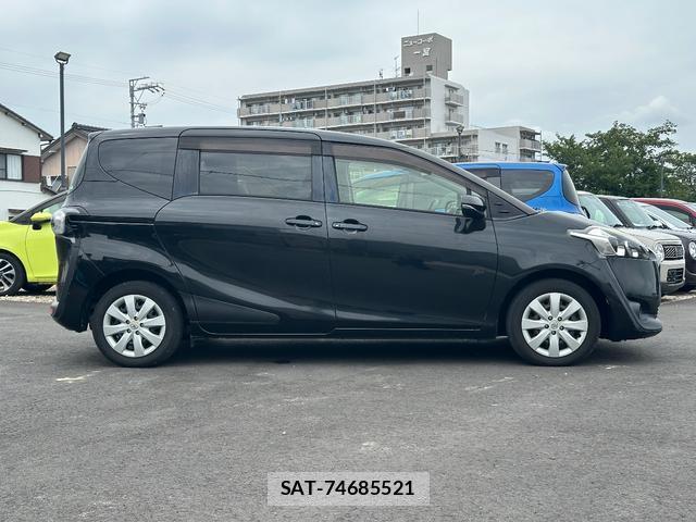 Toyota SIENTA 2015-12 8373794-17