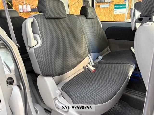 Toyota SIENTA 2007-11 8373821-10