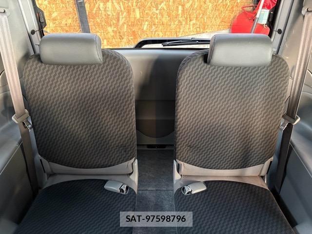 Toyota SIENTA 2007-11 8373821-11