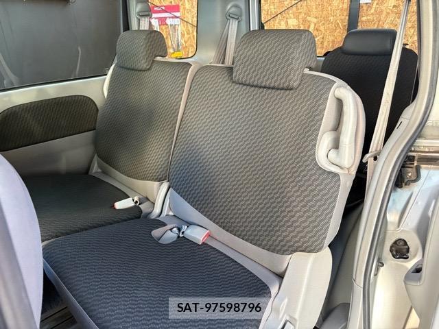Toyota SIENTA 2007-11 8373821-12