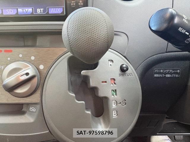 Toyota SIENTA 2007-11 8373821-19