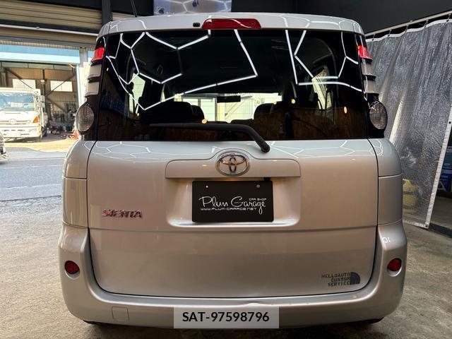 Toyota SIENTA 2007-11 8373821-7