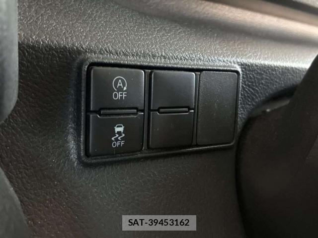 Toyota SIENTA 2018-10 8373845-11
