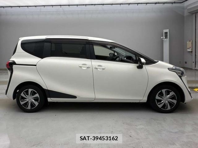 Toyota SIENTA 2018-10 8373845-12