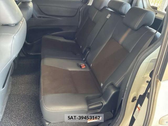 Toyota SIENTA 2018-10 8373845-6
