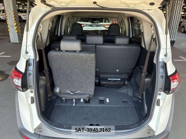 Toyota SIENTA 2018-10 8373845-7