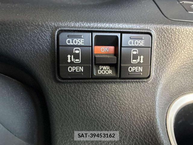 Toyota SIENTA 2018-10 8373845-9
