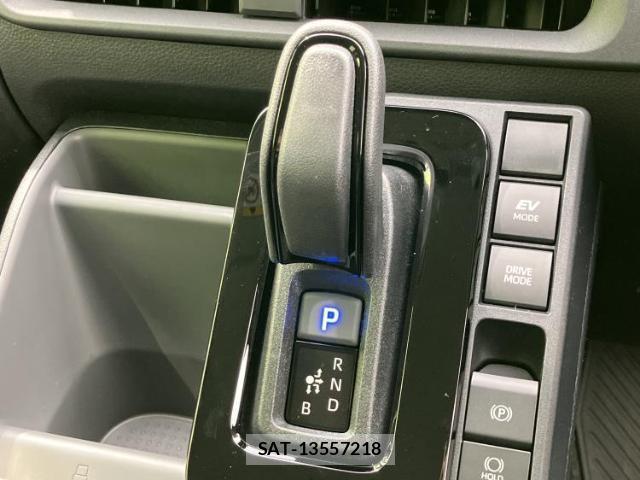 Toyota SIENTA 2026-05 8374107-17