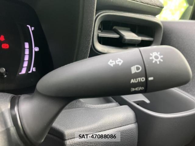 Toyota SIENTA 2026-05 8374136-15