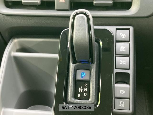 Toyota SIENTA 2026-05 8374136-17