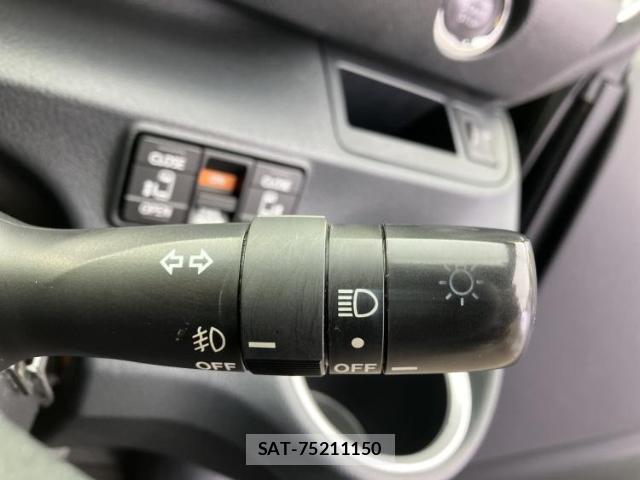 Toyota SIENTA 2017-06 8374179-14