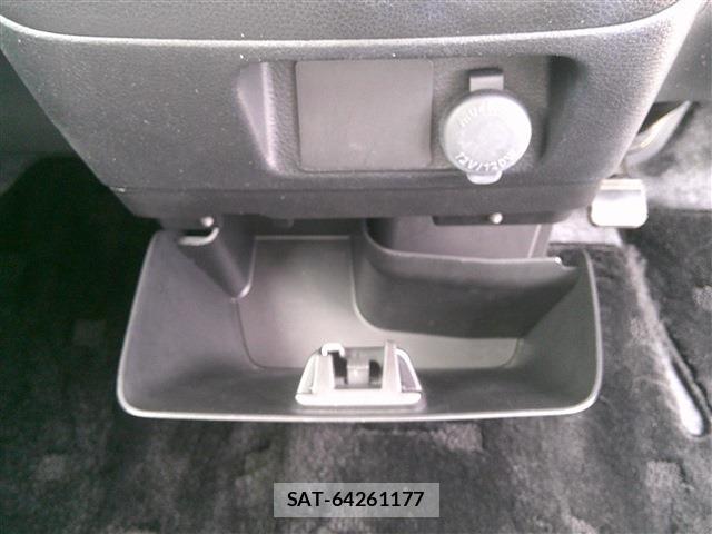 Suzuki SPACIA 2017-07 8372938-16