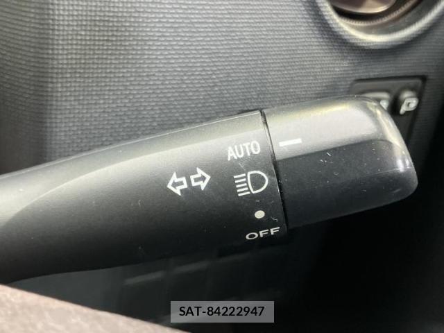 Toyota SPADE 2014-04 8374220-15