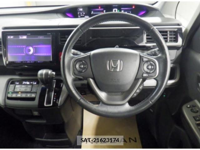 Honda e 2015-07 8372899-2