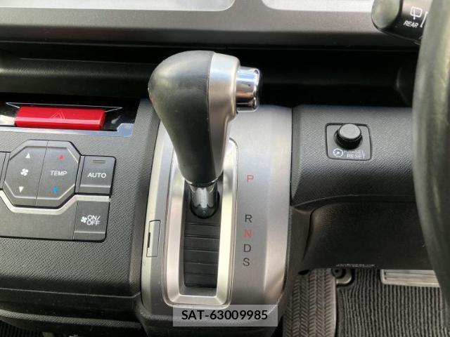 Honda e 2012-08 8373974-17