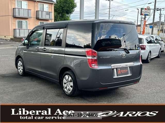 Honda e 2011-06 8372586-11